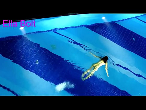❤️ Saya tidak boleh berhenti menonton, berambut perang muda ditangkap berenang bogel di kolam peranginan ELLA BOLT ❤️ Video seks pada kami