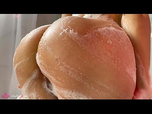 ❤️ Si rambut coklat Melancap Faraj dengan Vibrator hingga Orgasme Intens dalam Mandi ❤️ Video seks pada kami