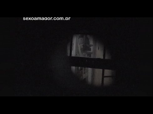 ❤️ Blondie dirakam video secara rahsia oleh intip kawasan kejiranan yang tersembunyi di sebalik batu bata kosong ❤️ Video seks pada kami